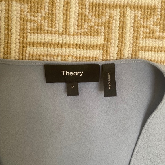 Theory top in Small/Petit - Picture 3 of 3